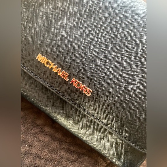 Michael Kors Outlet Small Smartphone Convertible Crossbody Bag - Picture 3 of 12